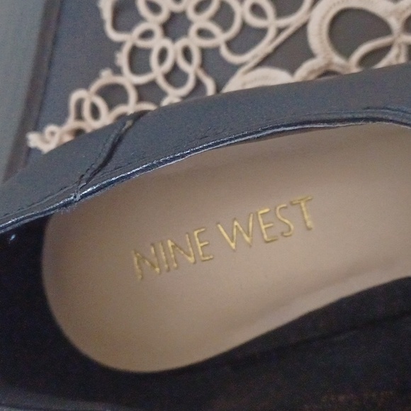 Nine West, Black leather/ Suede Flats with Silver buttons. SZ 8M - Picture 2 of 6